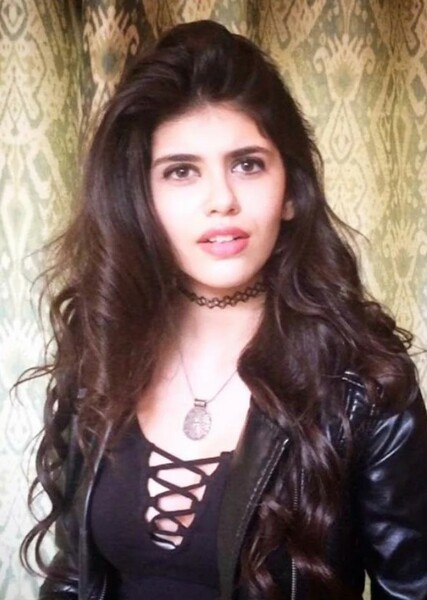 Sanjana Sanghi photo