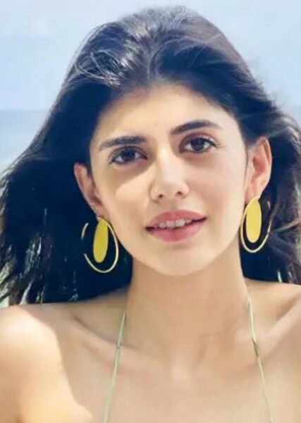 Sanjana Sanghi photo
