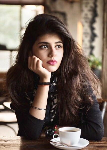 Sanjana Sanghi photo