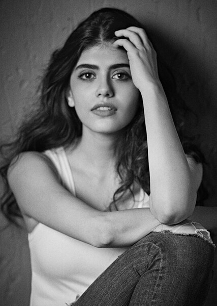 Sanjana Sanghi photo