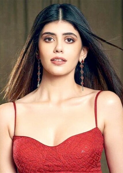 Sanjana Sanghi photo