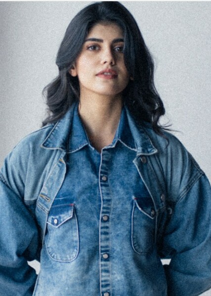 Sanjana Sanghi photo