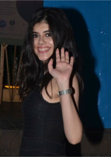 Sanjana Sanghi photo