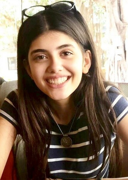 Sanjana Sanghi photo