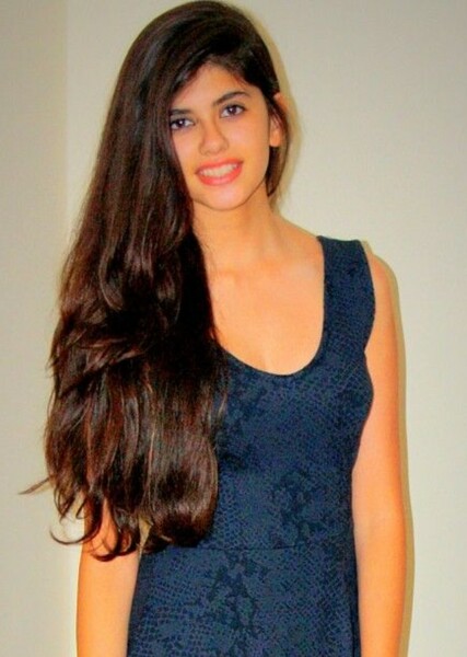 Sanjana Sanghi photo