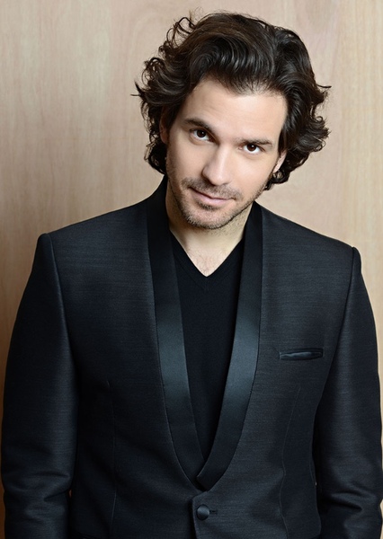 Santiago Cabrera photo