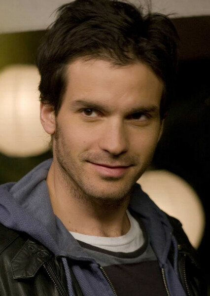 Santiago Cabrera photo