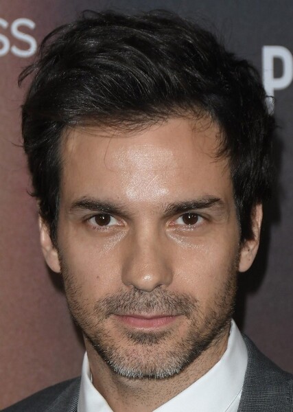 Santiago Cabrera photo