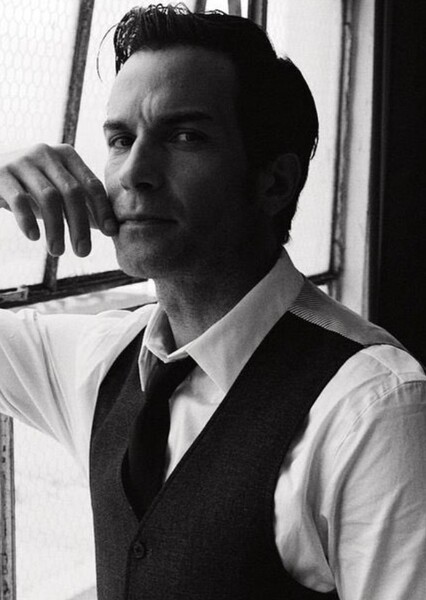 Santiago Cabrera photo