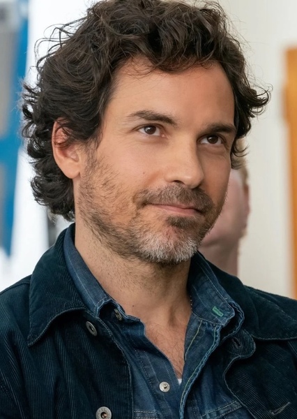 Santiago Cabrera photo