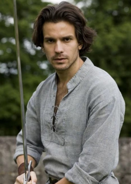 Santiago Cabrera photo