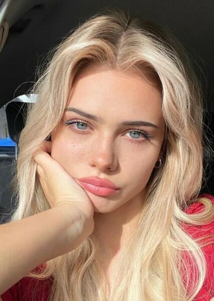 Sara Crumbleleg photo