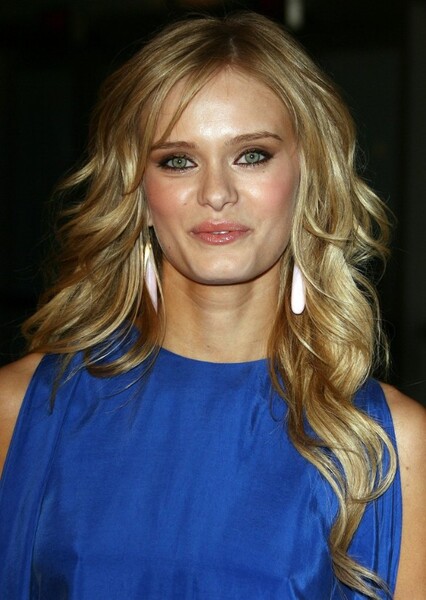 Sara Paxton photo