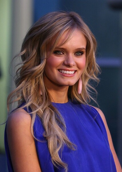 Sara Paxton photo