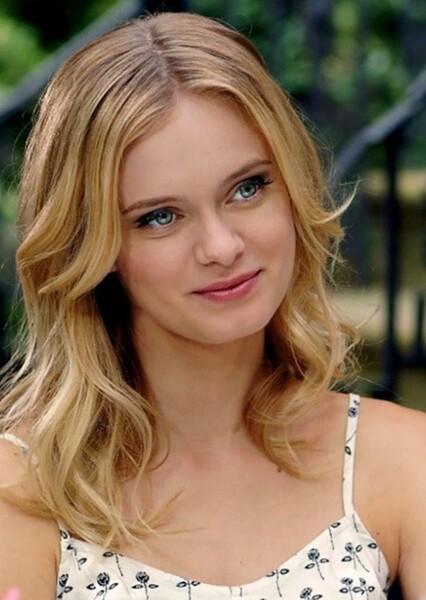 Sara Paxton photo