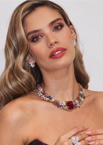 Sara Sampaio photo