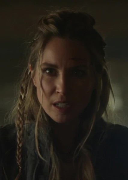 Sarah Carter photo