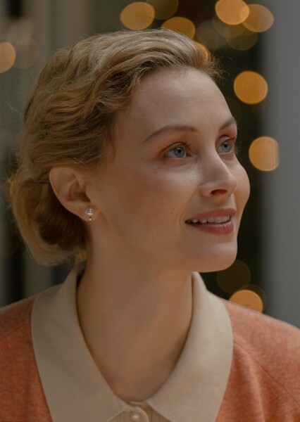 Sarah Gadon photo