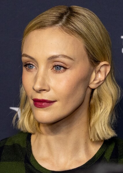 Sarah Gadon photo