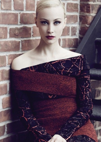 Sarah Gadon photo