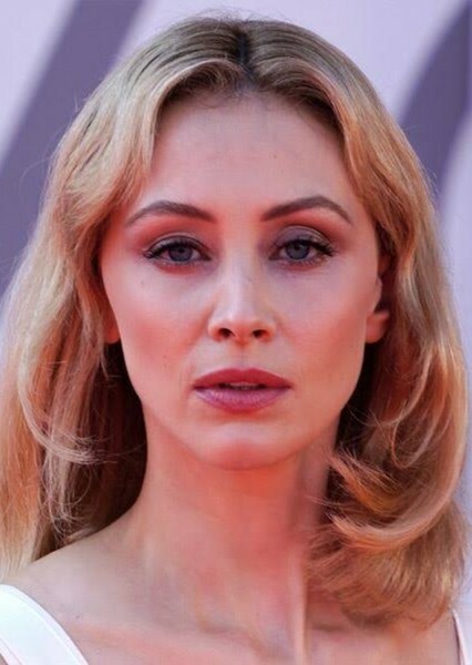 Sarah Gadon photo