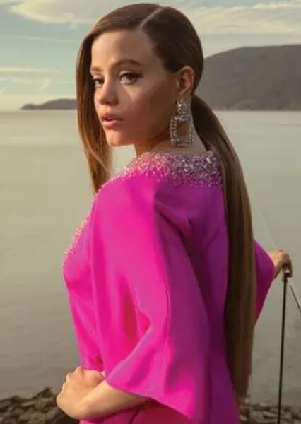 Sarah Jeffery photo