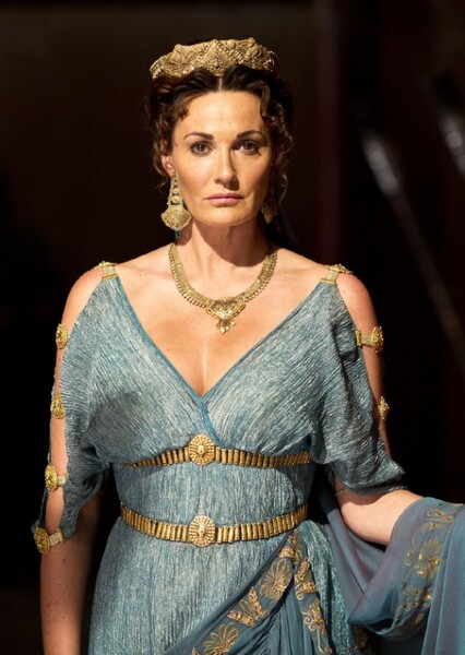 Sarah Parish photo