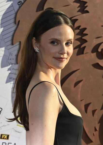 Sarah Ramos photo