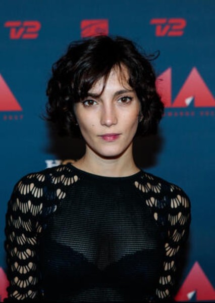Sarah-Sofie Boussnina photo