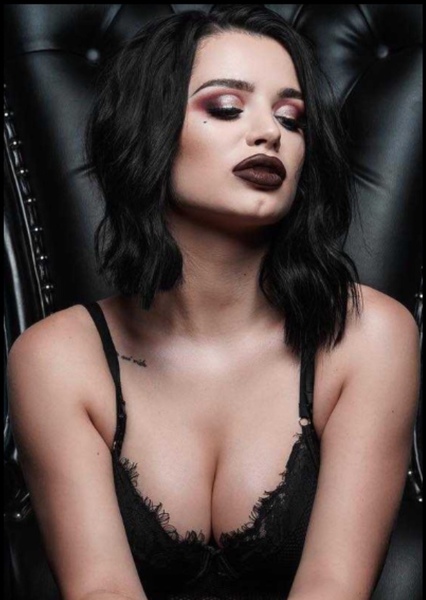 Saraya Bevis photo