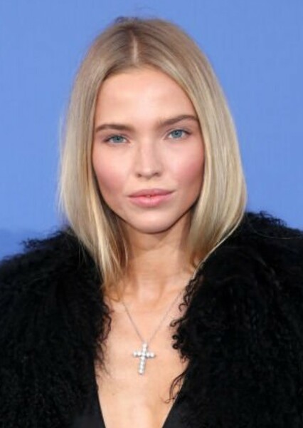 Sasha Luss photo