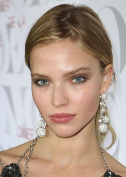 Sasha Luss photo