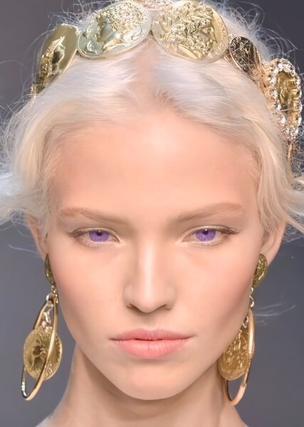 Sasha Luss photo