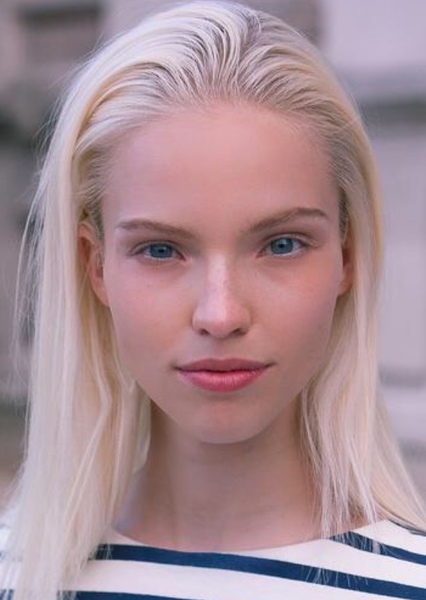 Sasha Luss photo