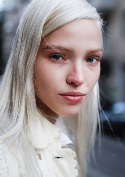 Sasha Luss photo