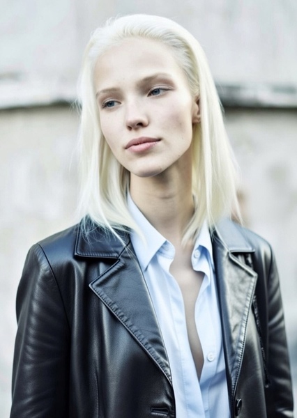Sasha Luss photo