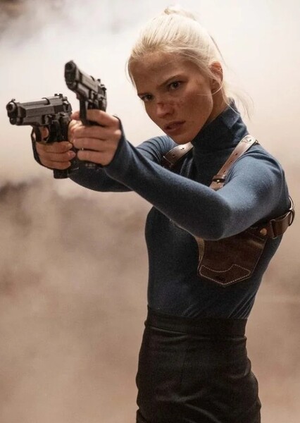 Sasha Luss photo