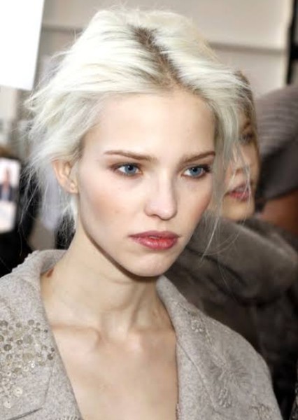 Sasha Luss photo