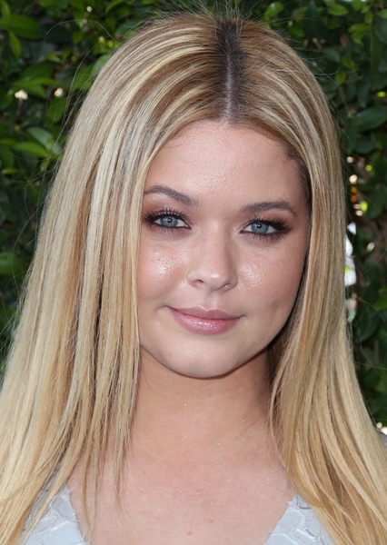 Sasha Pieterse photo