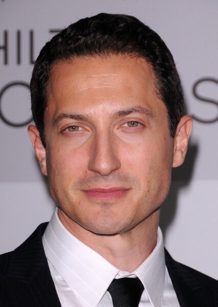Sasha Roiz photo