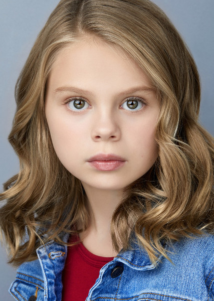 Scarlett Fernandez photo