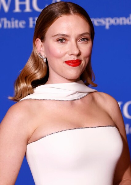 Scarlett Johansson photo