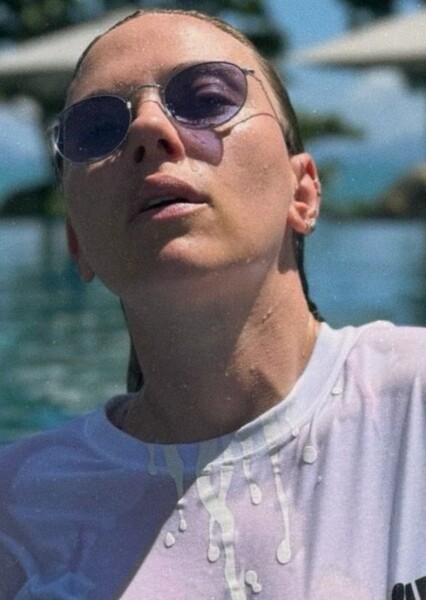 Scarlett Johansson photo