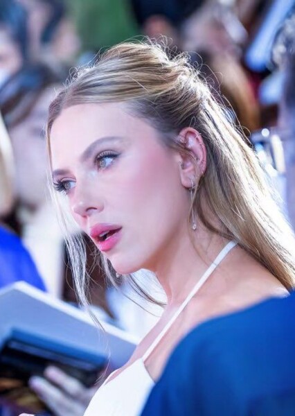 Scarlett Johansson photo