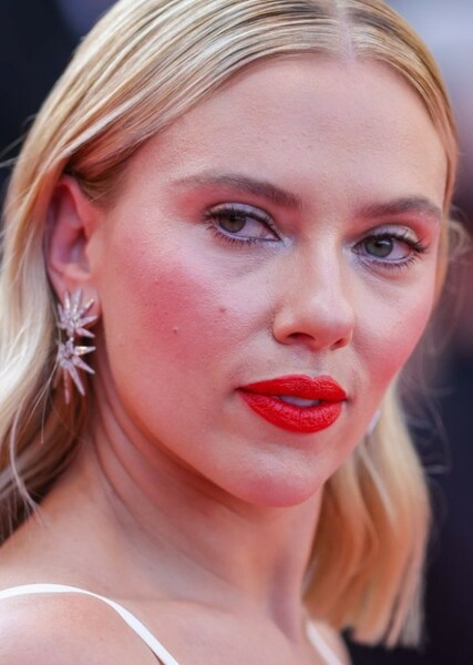 Scarlett Johansson photo
