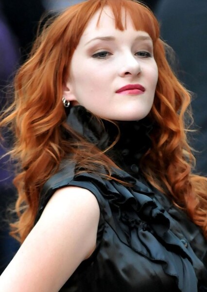 Scarlett Pomers photo