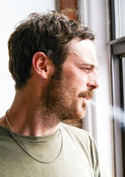 Scoot McNairy photo