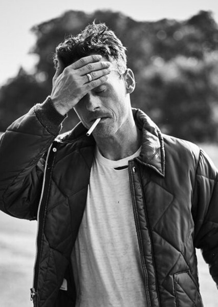 Scoot McNairy photo