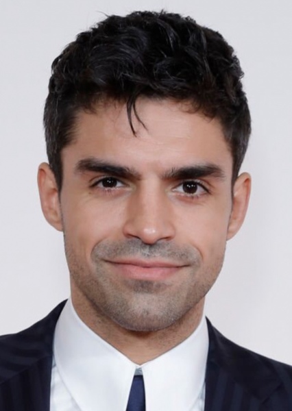Sean Teale photo