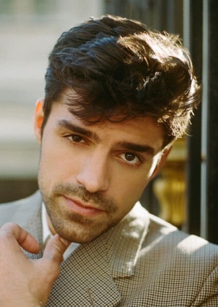 Sean Teale photo